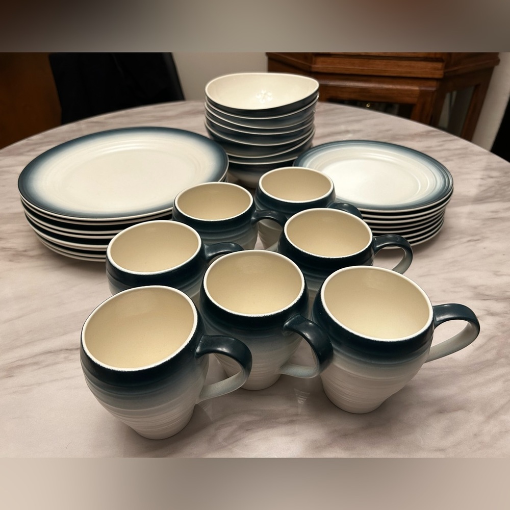 dinnerware Mikasa swirl ombre blue plates , bowls , and mugs